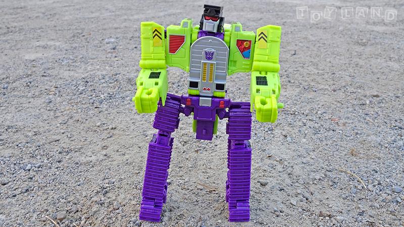 Illustration for article titled The Colossal New Transformers Devastator Is Better than the Original